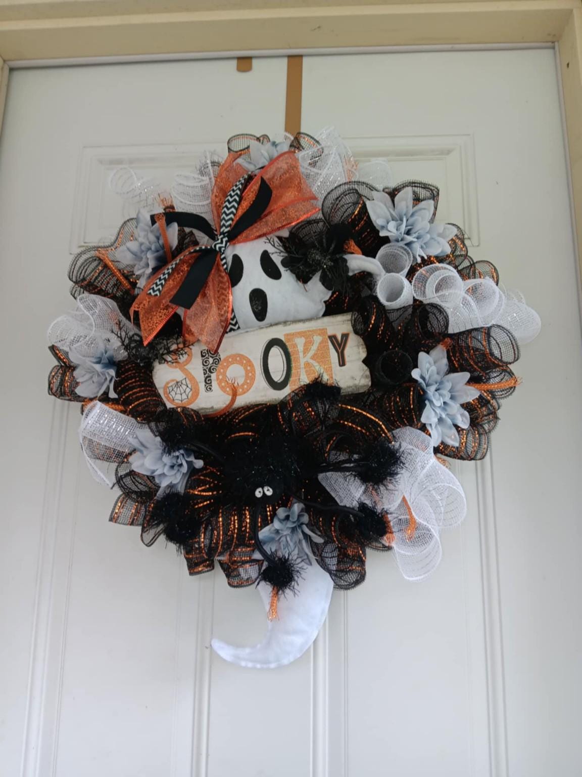 Spooky Ghost Halloween Wreath – Black Orange & White Deco Mesh Door Wreath with Ribbon Bows, “Spooky” Sign, Front Porch Décor